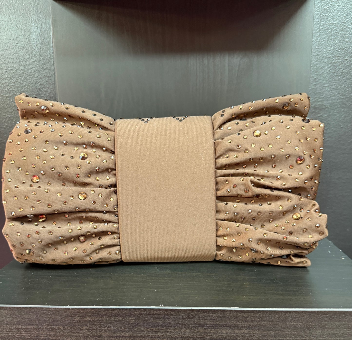 Bow-Tie Clutch