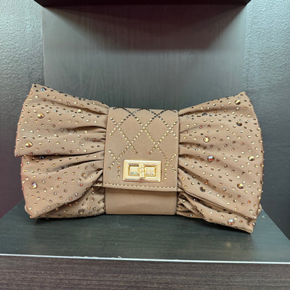 Bow-Tie Clutch