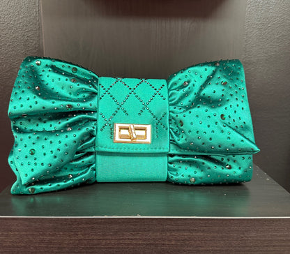 Bow-Tie Clutch