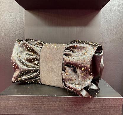 Bow-Tie Clutch
