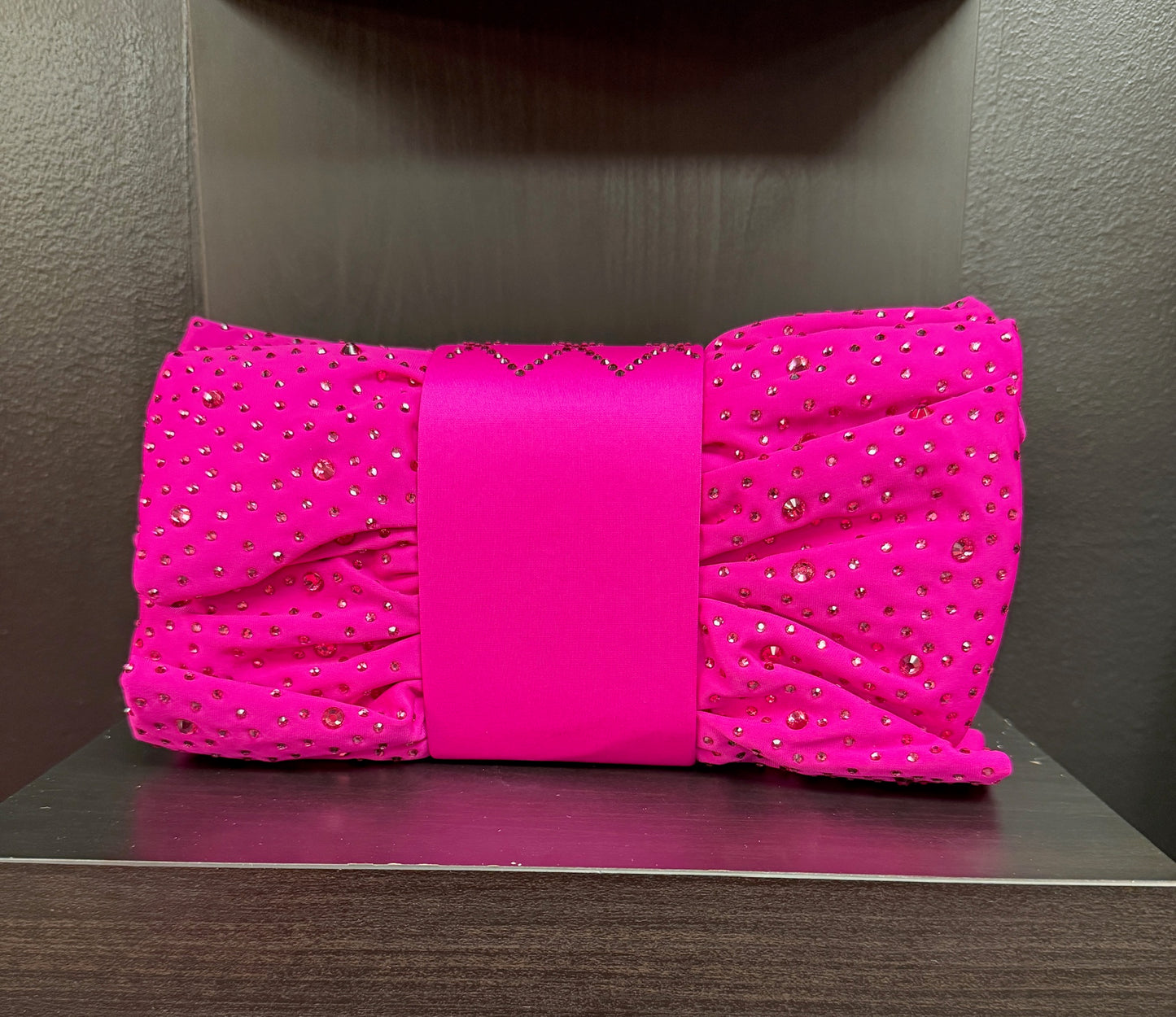 Bow-Tie Clutch