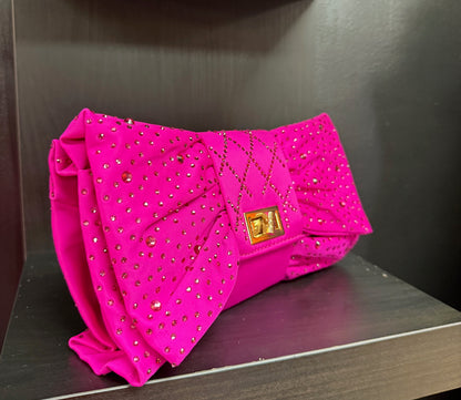 Bow-Tie Clutch