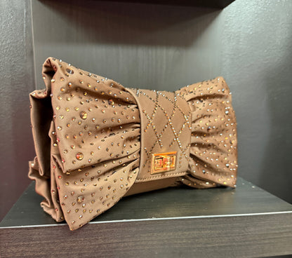 Bow-Tie Clutch