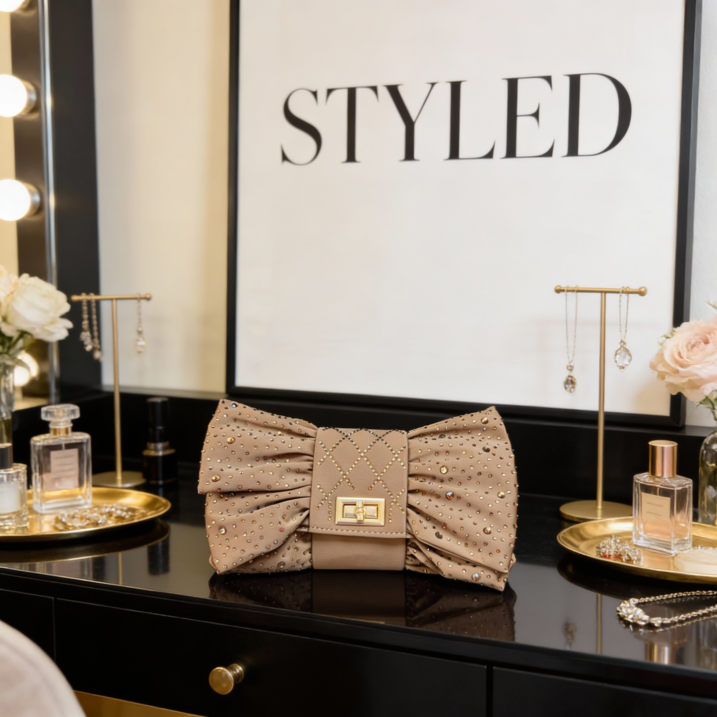 Bow-Tie Clutch